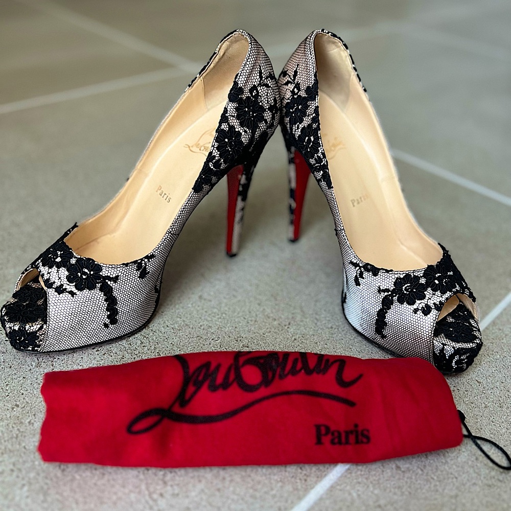 Pre loved Christian Louboutin Albright Cream Satin and Black Lace 39.5EU